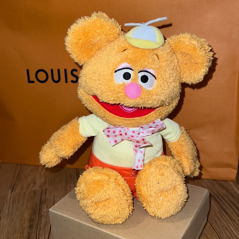 Disney Jr Muppet Babies Fozzy Bear singing and shaking